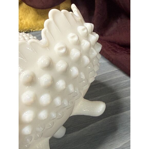 Vintage Oval L.E. Smith Style Milk Glass Hobnail Footed Covered Dish, 1950s–70s - Picture 7 of 8